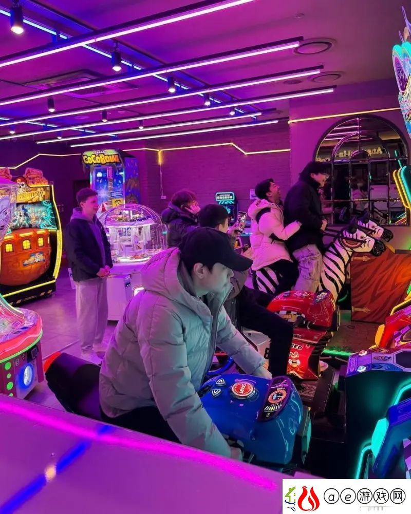 PRX晒队伍合影：昨天晚上大家一起去吃团队晚饭啦
