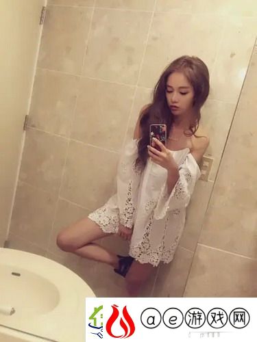 一面膜胸口一面吻