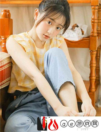 女被 c 扒衣服种草莓引发热议，网友：触目惊心，真相让人不敢相信！