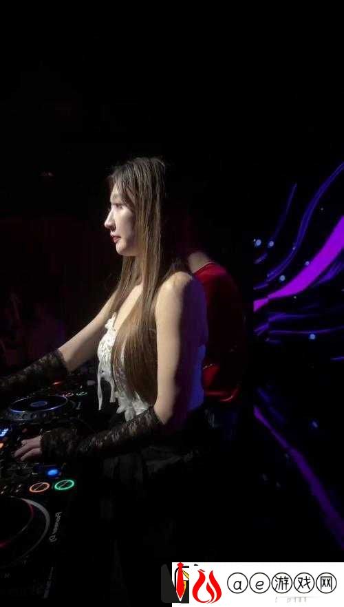 酒吧里-DJ-给我避孕套是什么意思：背后的缘由引人深思