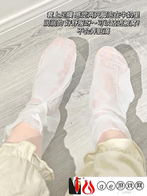 白丝脚上的浓浓的精华液能用吗-揭秘它的护肤效果