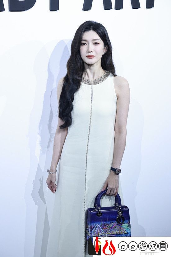 王俊凯等明星亮相品牌艺术展