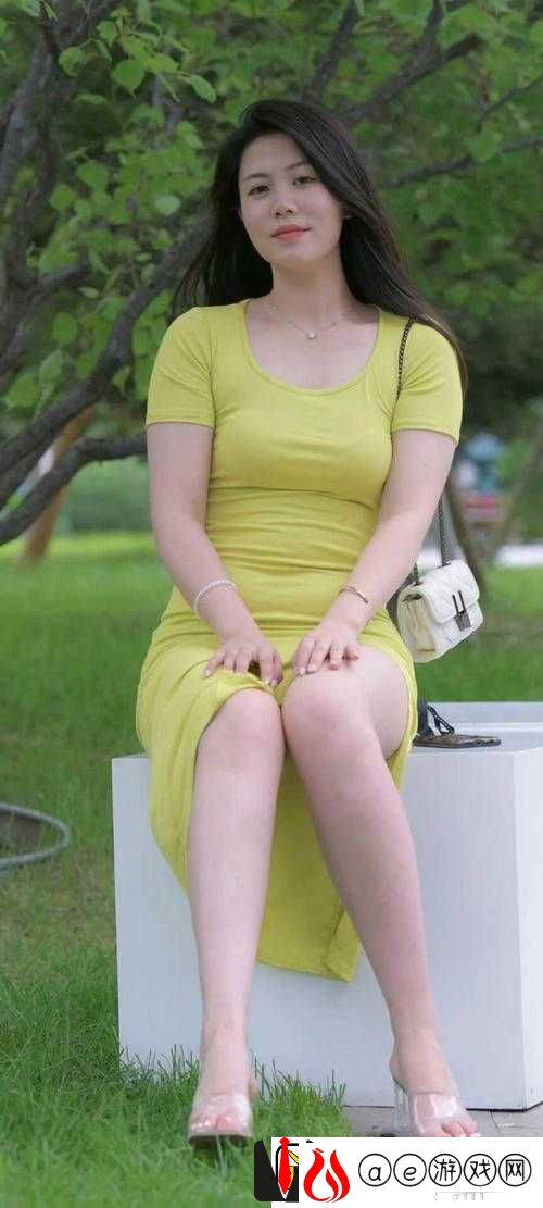 日本白嫩丰满少妇视频：令人血脉贲张的视觉盛宴
